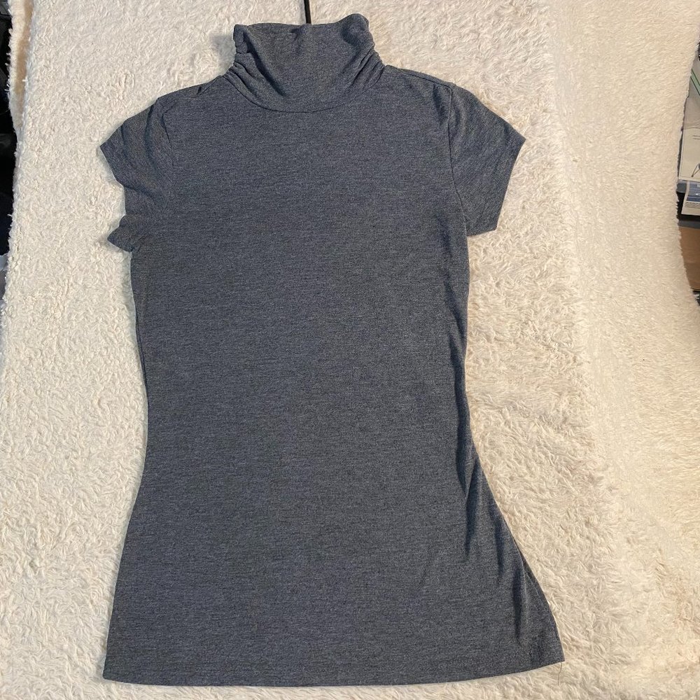 Personal Identity Grey Short sleeve Turtleneck Size Medium